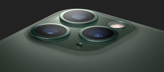 В отличие от варианта Pro, iPhone 11 не имеет зарядного устройства на 18 Вт в коробке